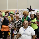 Personas mayores disfrutando del III Guateque del Distrito Sureste en el Centro Osio.