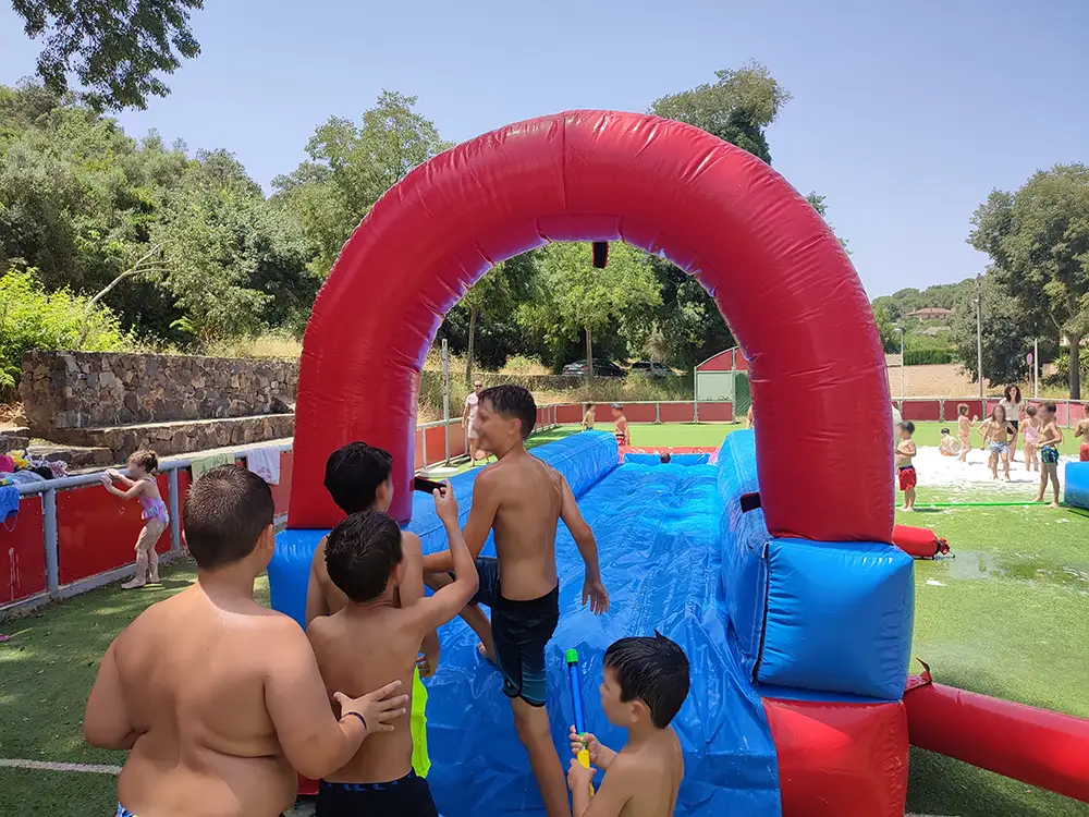 Imágenes de la fiesta de verano celebrada en la barriada de Trassierra el pasado 21 de junio