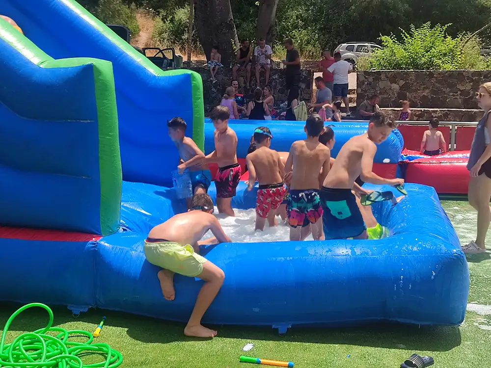 Imágenes de la fiesta de verano celebrada en la barriada de Trassierra el pasado 21 de junio