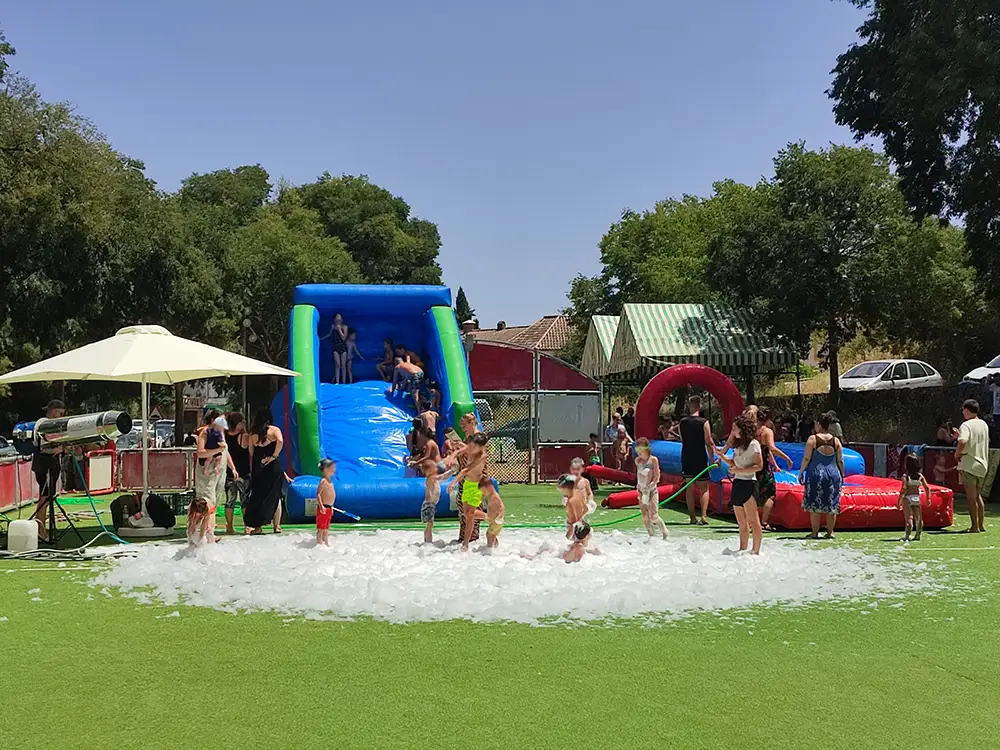 Imágenes de la fiesta de verano celebrada en la barriada de Trassierra el pasado 21 de junio