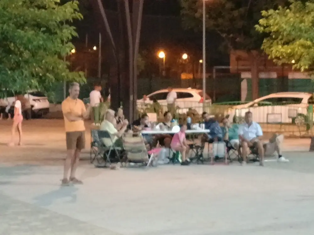 Imágenes de la Noche Blanca de San Juan en la barriada de Villarubia, Córdoba