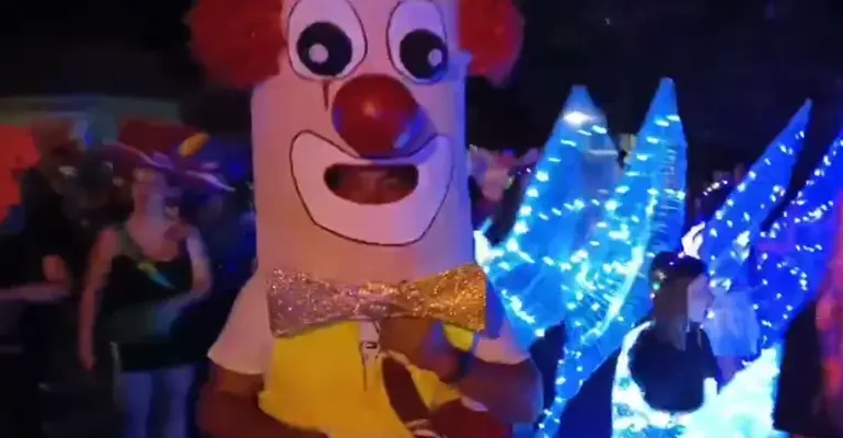 Imagen destacada del Taller de Cabezudos en la Barriada de Los Ángeles