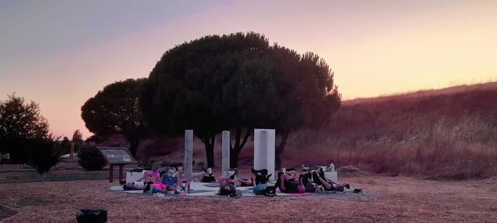 prácticas de yoga al aire libre cerro muriano
