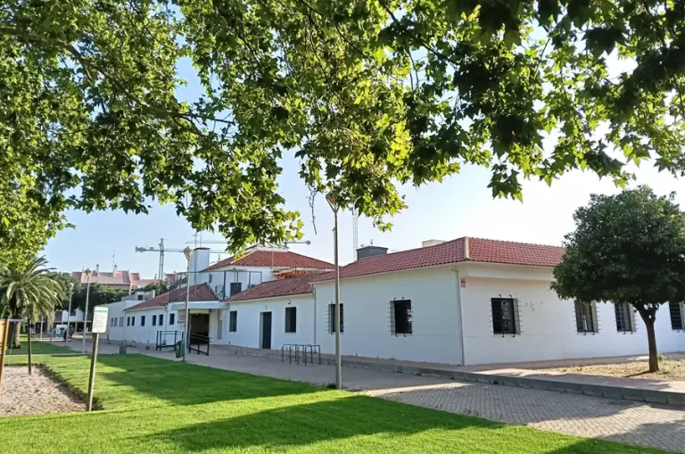 fachada del edificio del centro civico vallehermoso