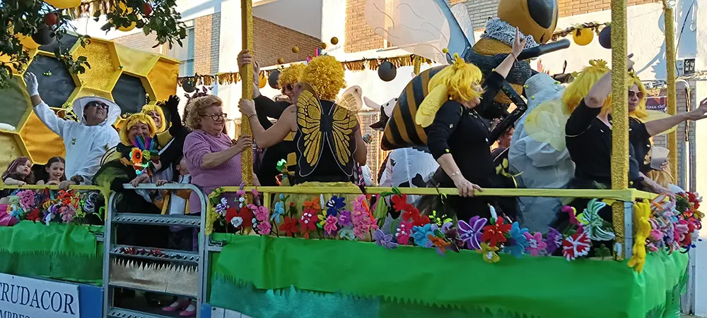 Carroza de carnaval de la Asociación Alcolea por sus Tradiciones