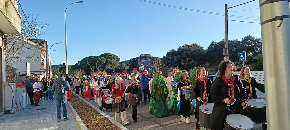 Vecinos de Cerro Muriano se disfrazados para el carnaval 2026