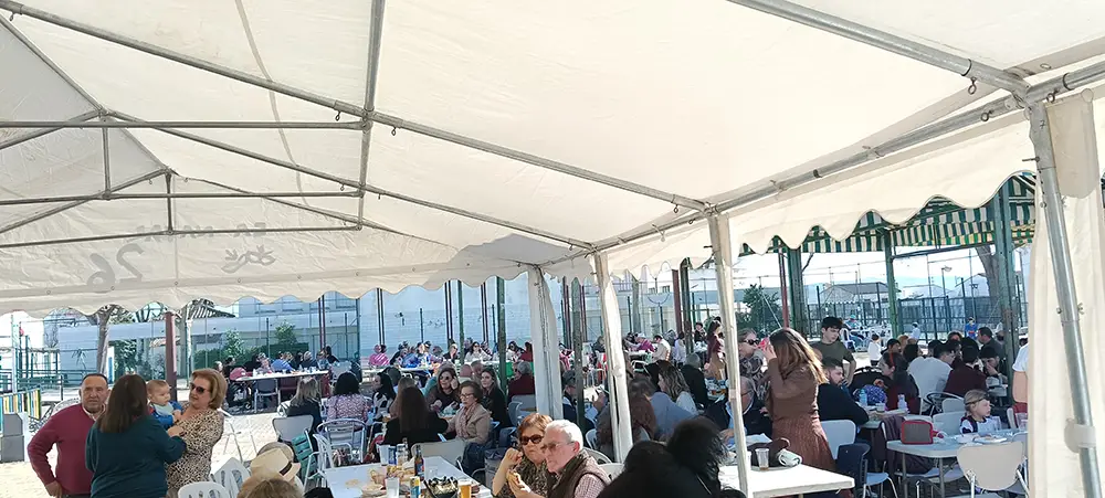 delicioso potaje carnavalesco organizado por Vecindad, Consejo de Distrito Alcolea y Representante de Alcaldía